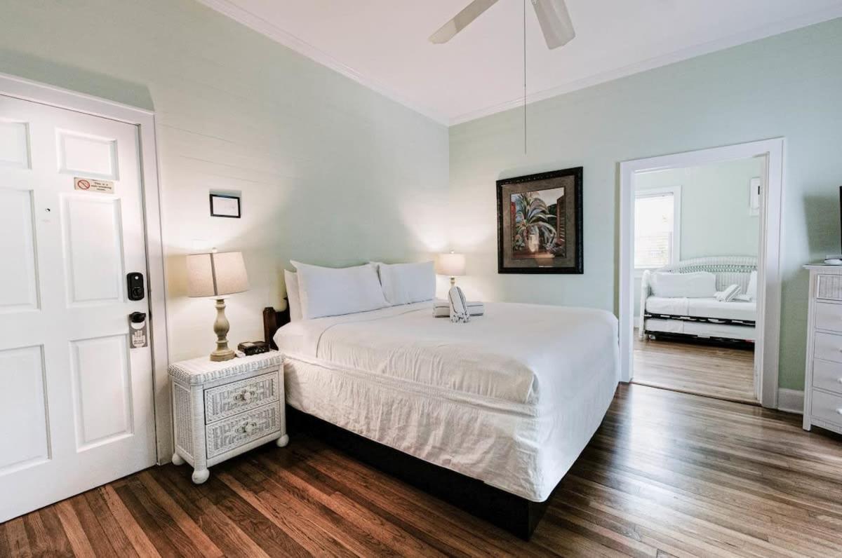 King Suite Balcony - At James House Key West Buitenkant foto