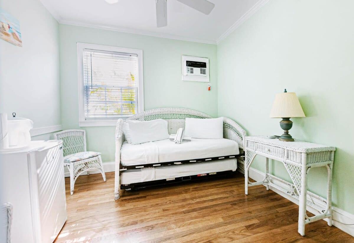 King Suite Balcony - At James House Key West Buitenkant foto